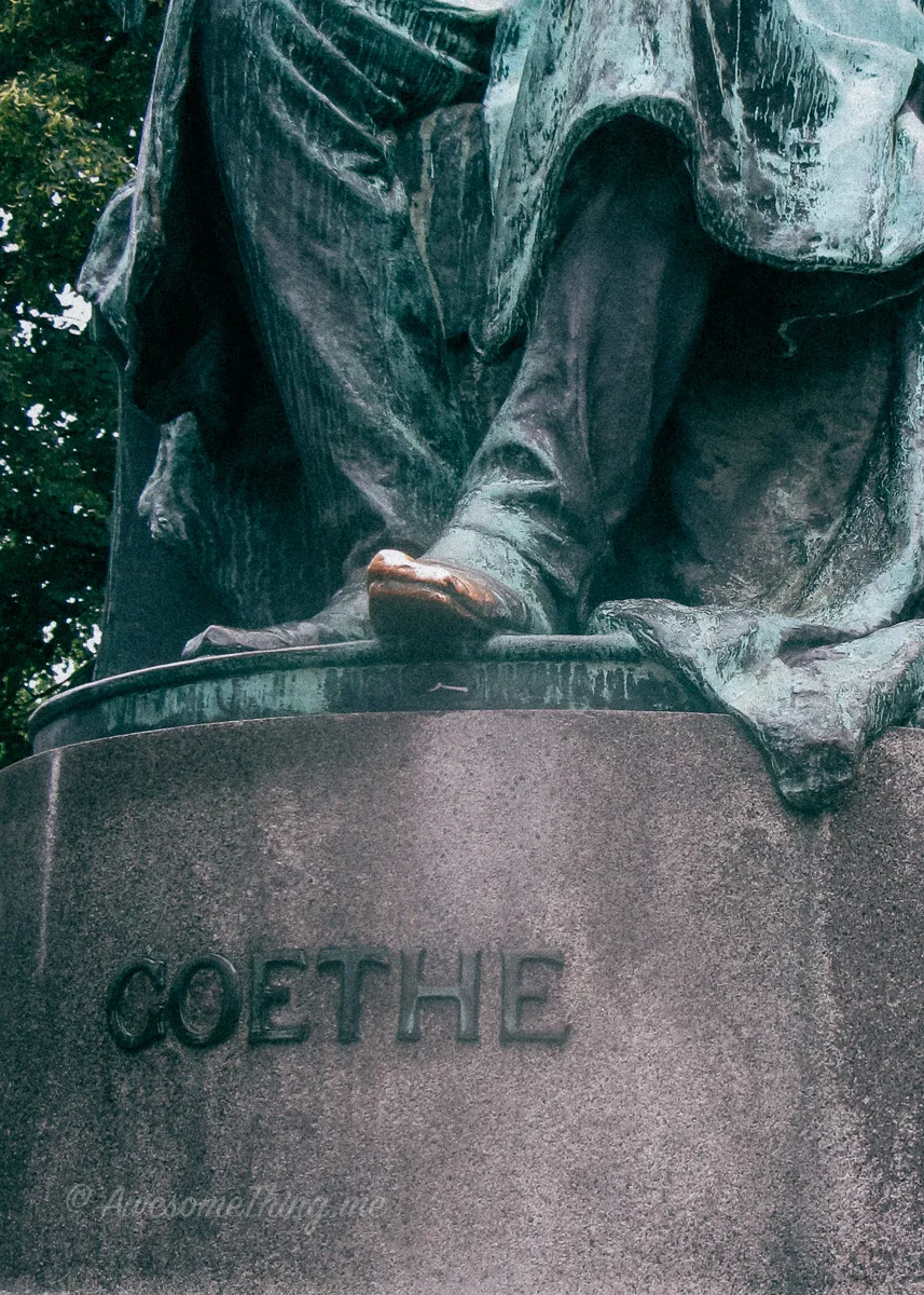Памятник Гете в Вене